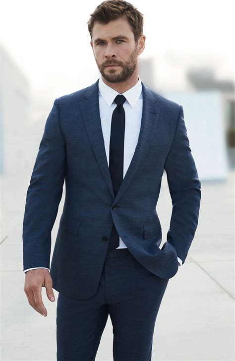 what tie with navy blue suit